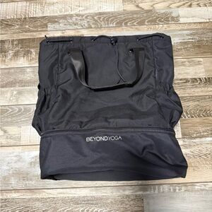 Beyond Yoga Black Convertible Gym Bag Zippered Compartment Drawstring Yoga